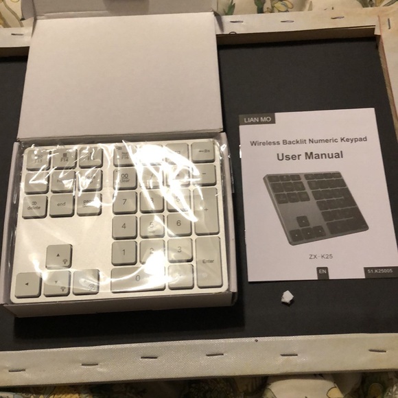 Wireless Numeric Keypad - Picture 3 of 12